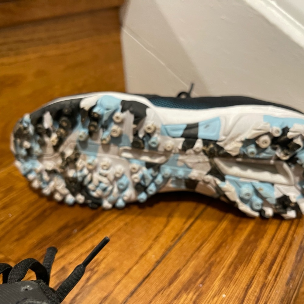 Turf shoes women’s 5.5. Great condition.
